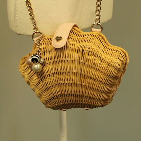 Betsey Johnson shell wicker straw purse crossbody spring summer pink. read - Picture 1 of 7